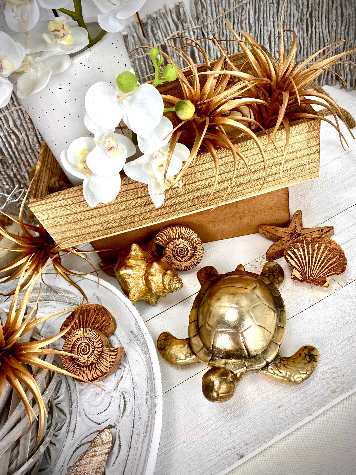 Wooden boxes with jute cord