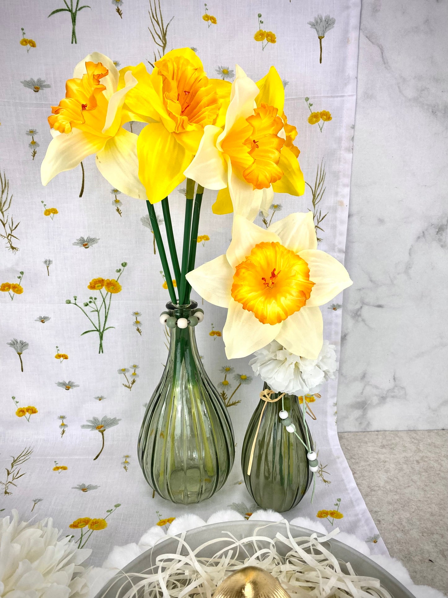 Vasen Peno mit Perlenkette